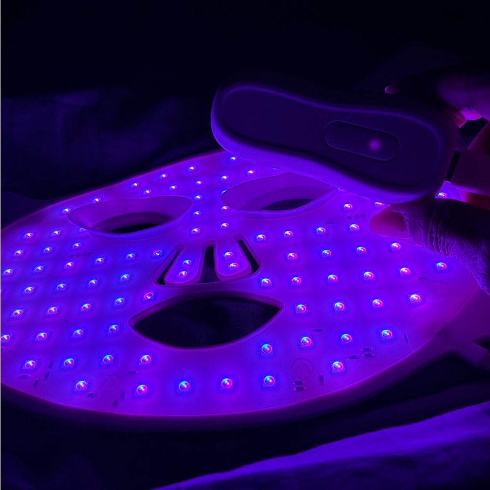 White LED Facial Mask - Picture 8 of 11